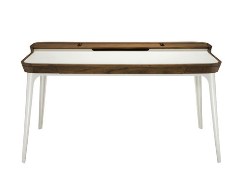 Airia_desk